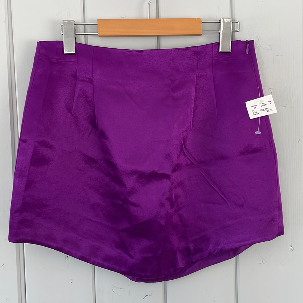 ZARA High Waist Purple Mini Skirt Lined Satin Feel Size Large Curved Hem